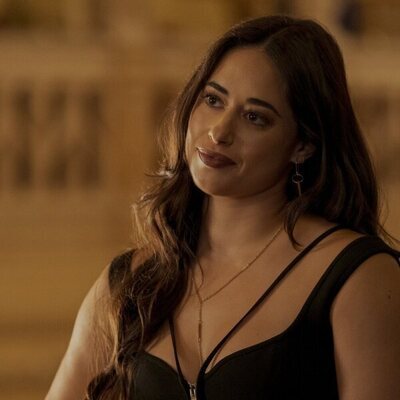 Erin Karpluk en el 3x04 de 'Upload'
