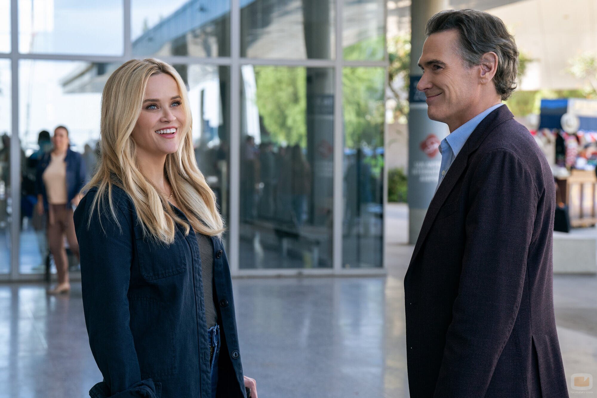 Reese Witherspoon y Billy Crudup en 3x01 titulado 'La línea de Kármán' de 'The Morning Show'