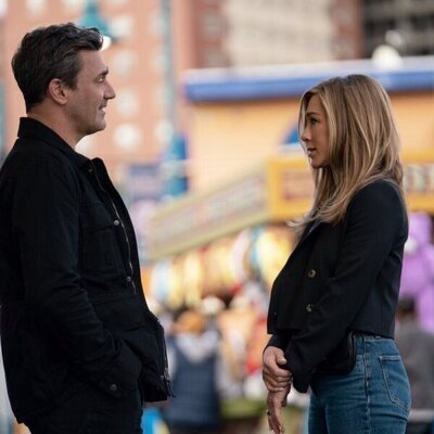 Jennifer Aniston y Jon Hamm en Capítulo 4 titulado 'Luz verde' de 'The Morning Show'