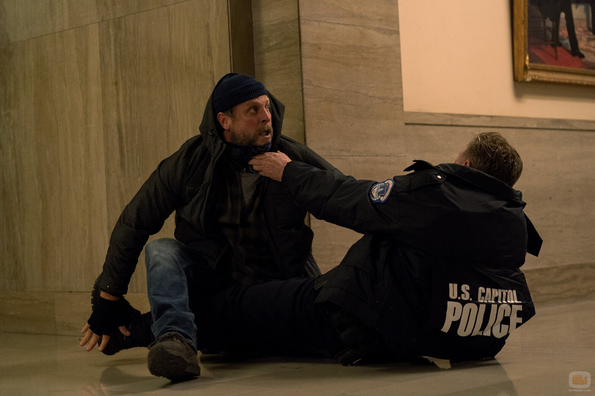 Joe Tippett en Capítulo 5 titulado 'La isla del amor' de 'The Morning Show'