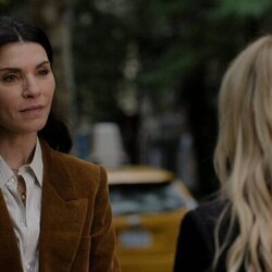 Julianna Margulies en 'Estudiante de Stanford' de 'The Morning Show'