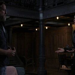 Julianna Margulies y Joe Tippett en 3x06 'Estudiante de Stanford' de 'The Morning Show'