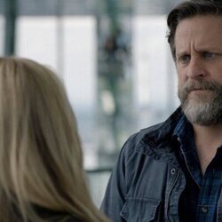 Joe Tippett en Capítulo 6 titulado 'Estudiante de Stanford' de 'The Morning Show'