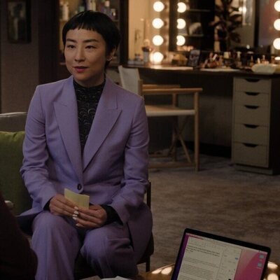 Greta Lee en la temporada 3 y el capítulo 08 de 'The Morning Show'