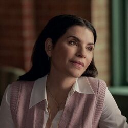 Julianna Margulies en 3x08 'Inacabado' de 'The Morning Show'