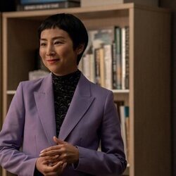 Greta Lee en Capítulo 8 titulado 'Inacabado' de 'The Morning Show'