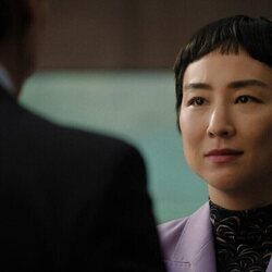 Greta Lee en 3x08 'Inacabado' de 'The Morning Show'