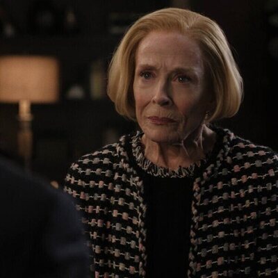 Holland Taylor en 3x09 titulado 'Actualízate' de 'The Morning Show'