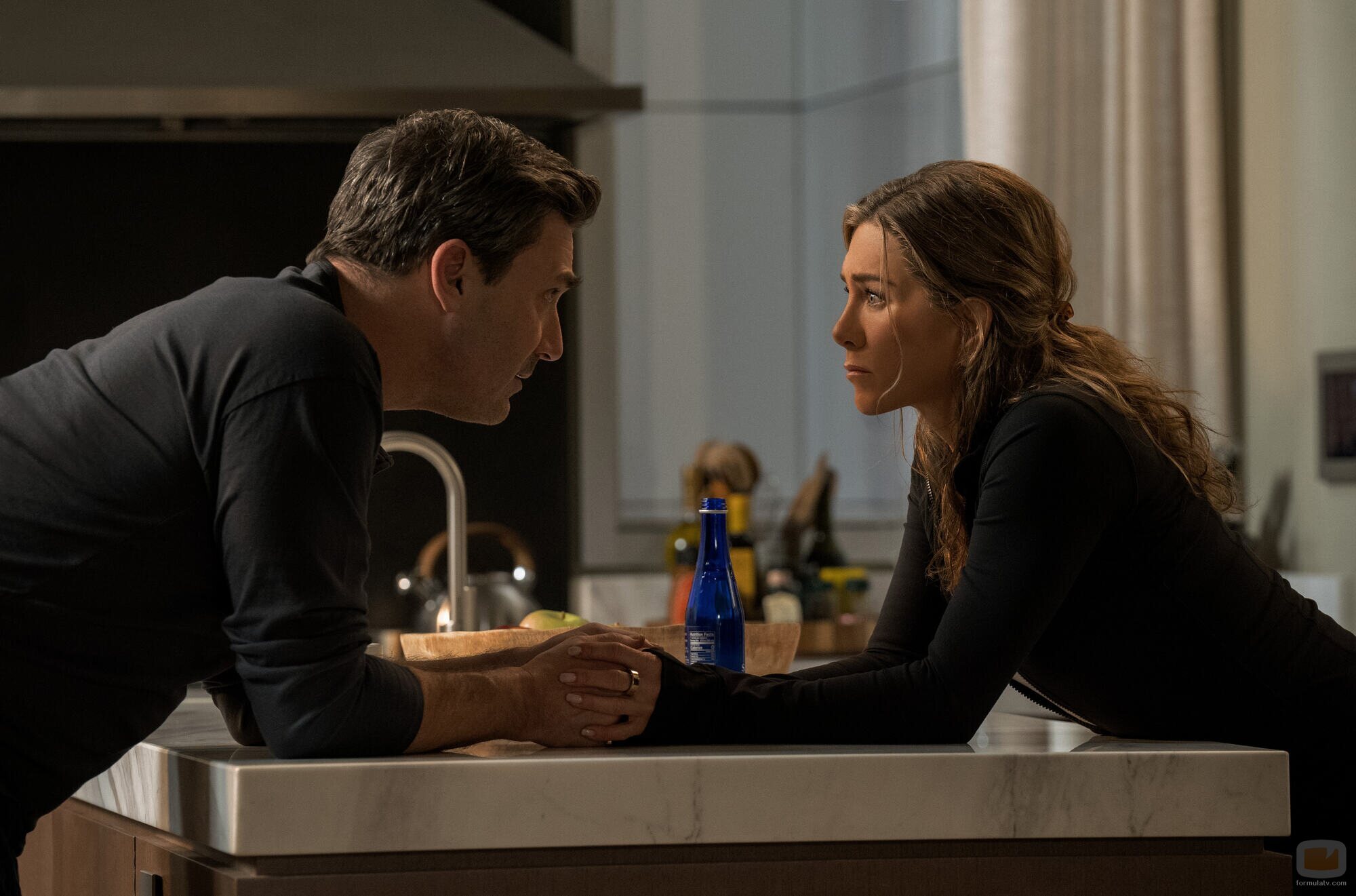 Jon Hamm y Reese Witherspoon en Capítulo 9 titulado 'Actualízate' de 'The Morning Show'