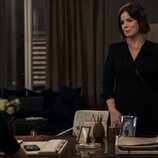 Marcia Gay Harden en 3x09 'Actualízate' de 'The Morning Show'