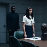 Tramell Tillman y Sarah Bock en 'Las horas extra' de 'Severance'