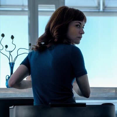 Britt Lower en 'Las horas extra' de 'Severance'