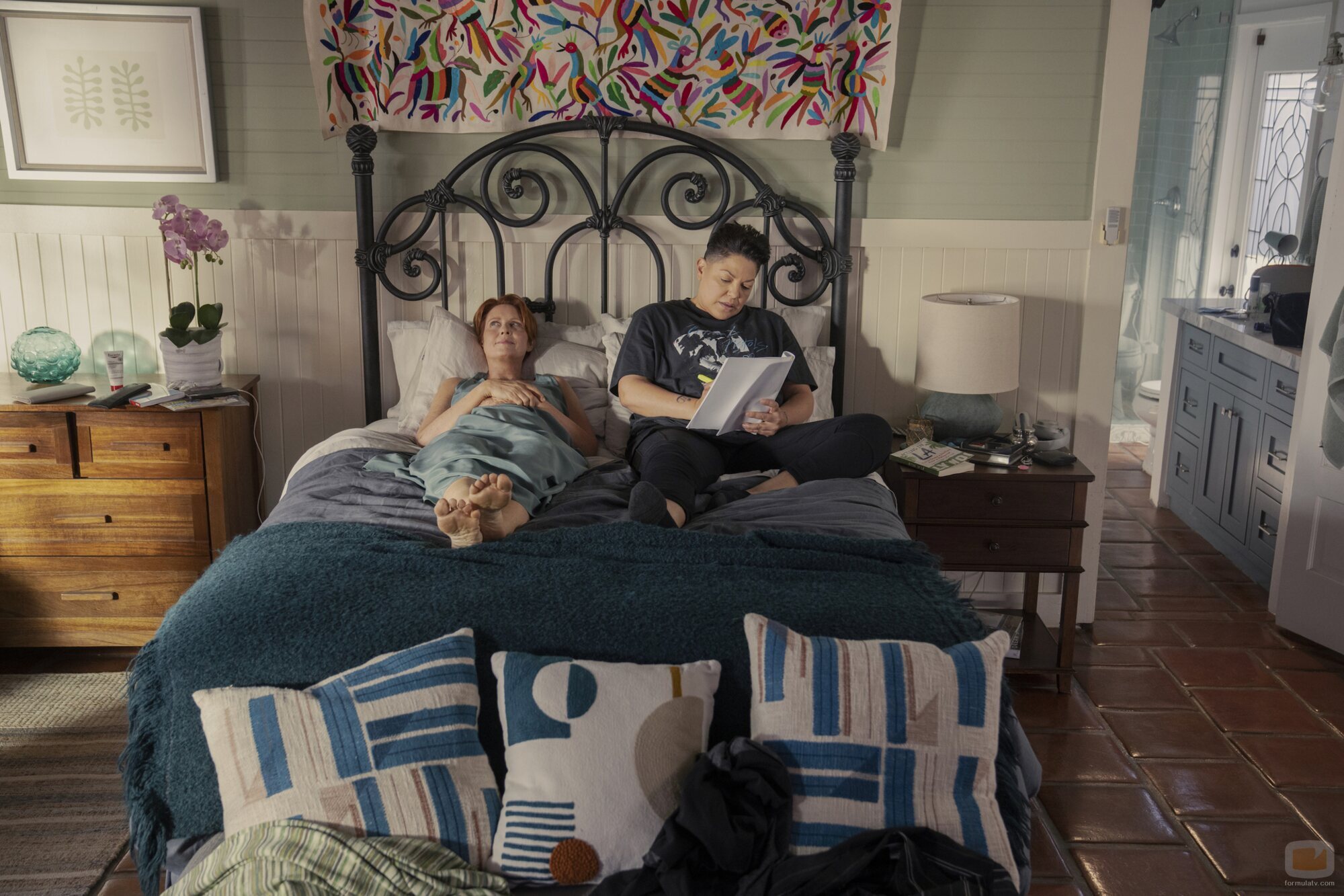 Sara Ramirez y Cynthia Nixon en el 2x01 de 'And Just Like That...'