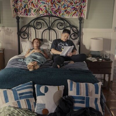 Sara Ramirez y Cynthia Nixon en el 2x01 de 'And Just Like That...'