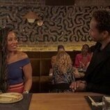 Karen Pittman y Gary Dourdan en la temporada 2 y el capítulo 01 de 'And Just Like That...'