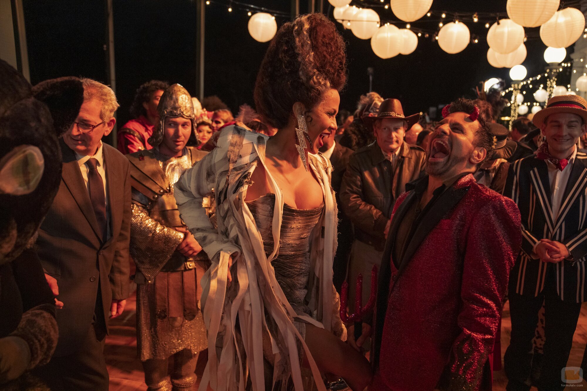 Nicole Ari Parker y Mario Cantone en Capítulo 5 titulado 'Truco o trato' de 'And Just Like That...'