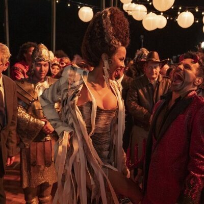 Nicole Ari Parker y Mario Cantone en Capítulo 5 titulado 'Truco o trato' de 'And Just Like That...'