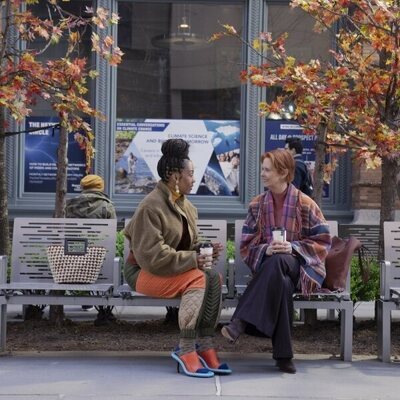 Cynthia Nixon y Karen Pittman en 2x05 'Truco o trato' de 'And Just Like That...'