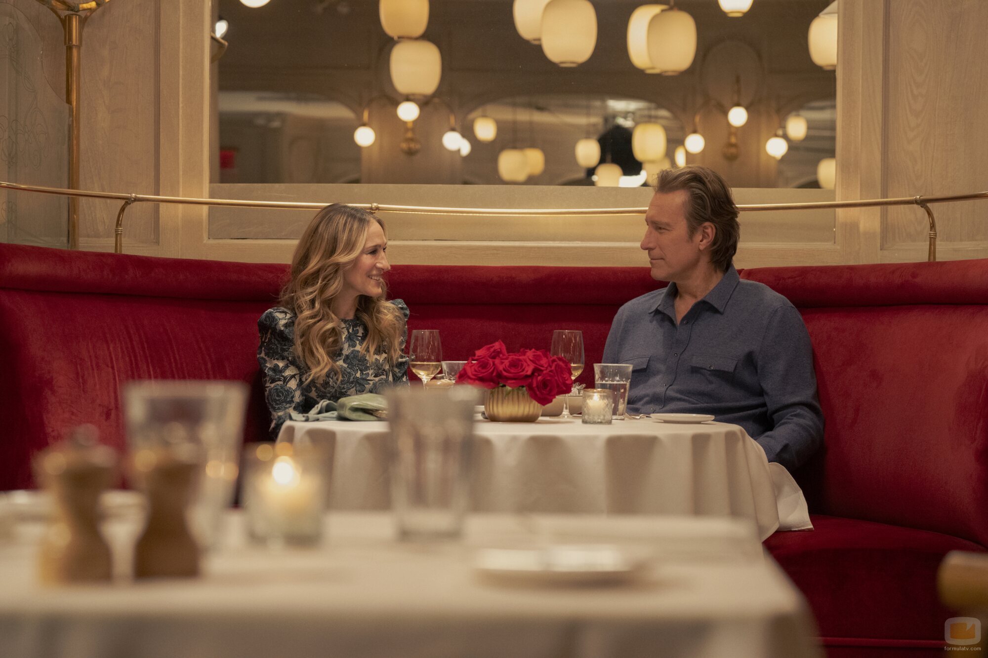 John Corbett y Sarah Jessica Parker en el 2x07 de 'And Just Like That...'