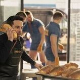 Mario Cantone en 2x07 '14 de febrero' de 'And Just Like That...'