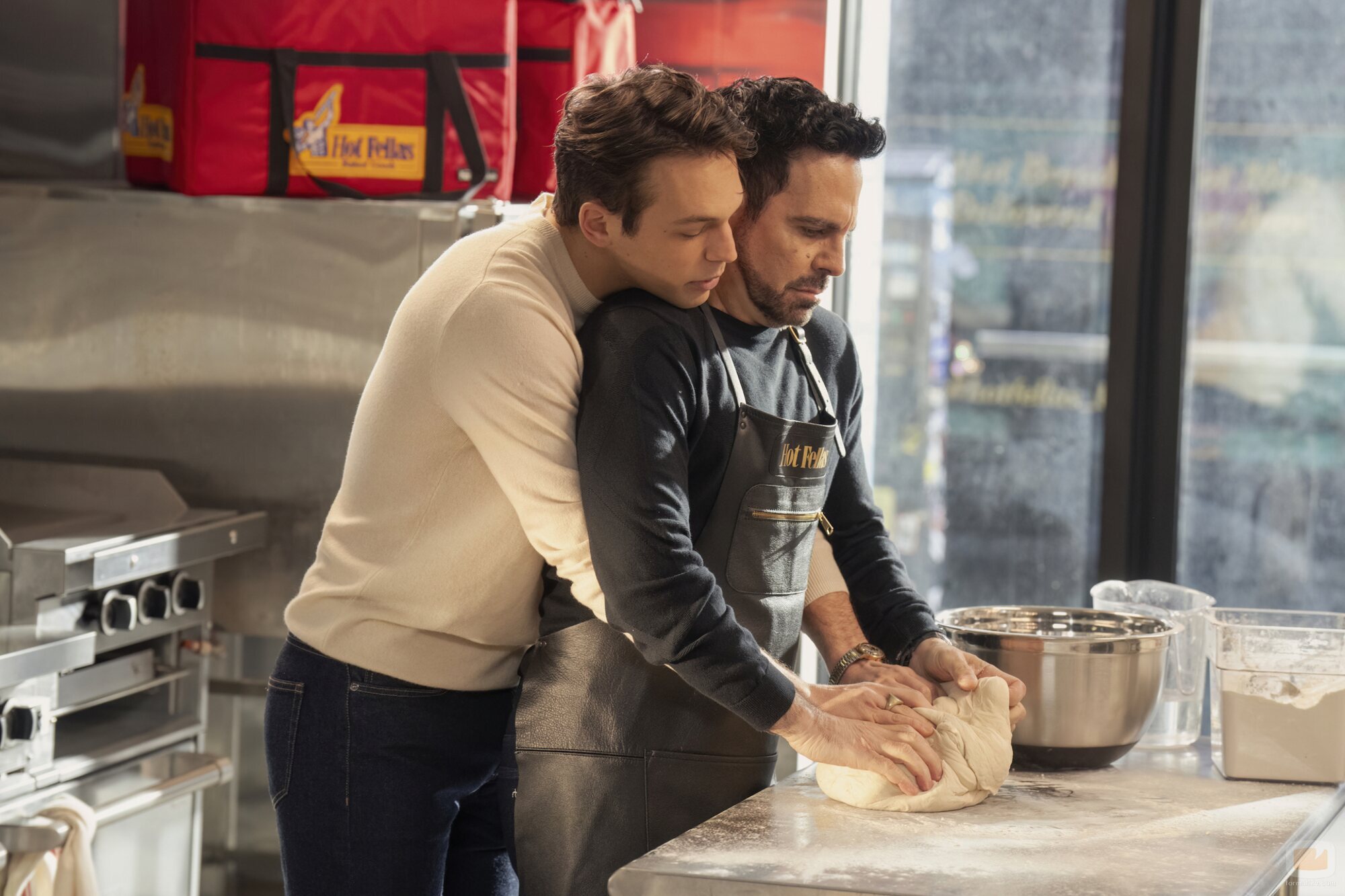 Mario Cantone y Sebastiano Pigazzi en 'Hace un millón de años' de 'And Just Like That...'