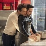 Mario Cantone y Sebastiano Pigazzi en 'Hace un millón de años' de 'And Just Like That...'