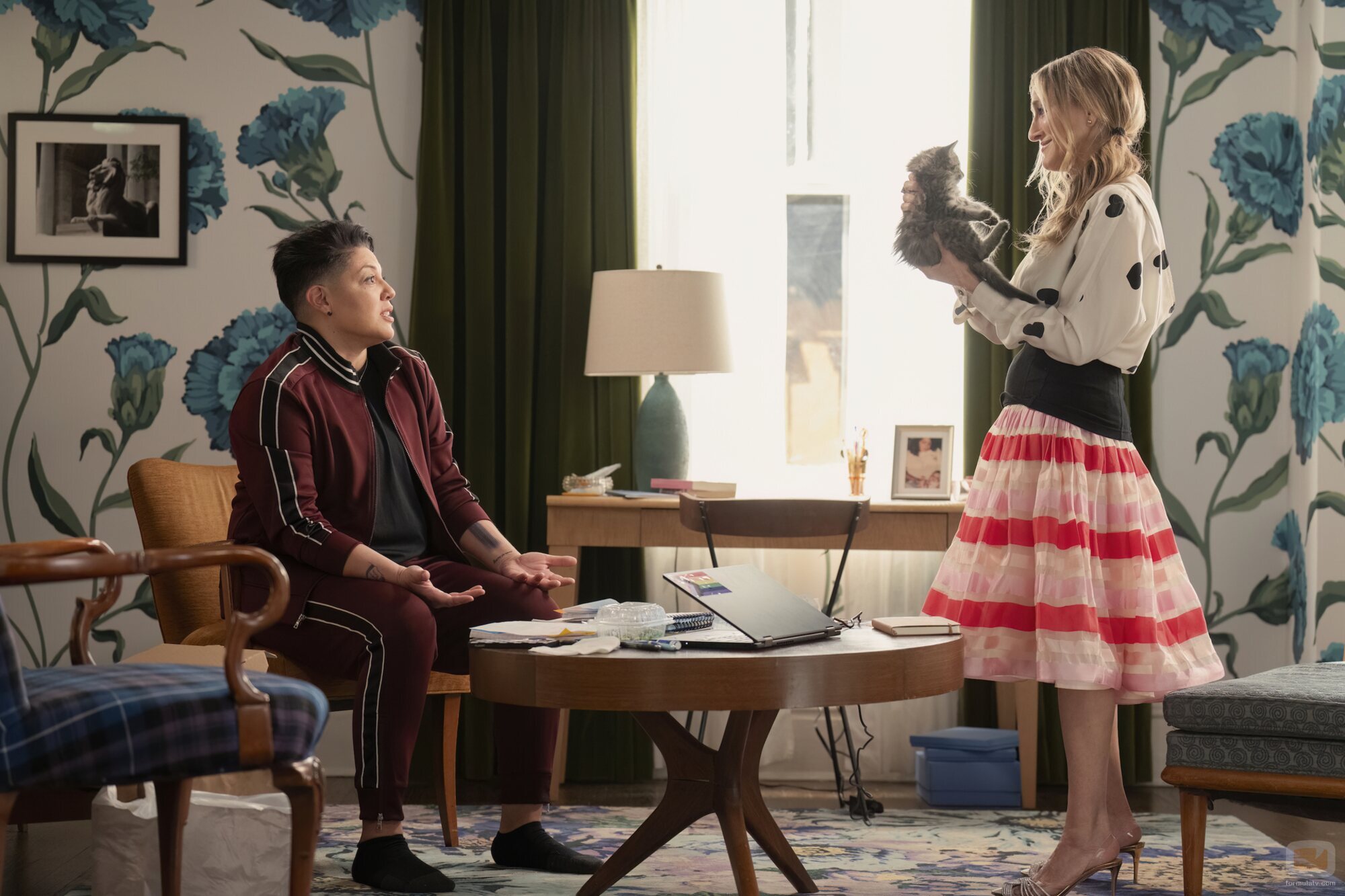 Sara Ramirez y Sarah Jessica Parker en 2x09 'Adios al barrio' de 'And Just Like That...'