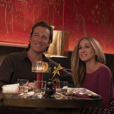 John Corbett y Sarah Jessica Parker en 'Adios al barrio' de 'And Just Like That...'