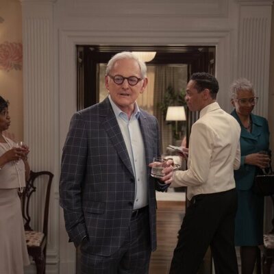 Victor Garber en 2x09 titulado 'Adios al barrio' de 'And Just Like That...'