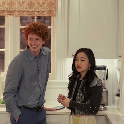 Niall Cunningham y Cathy Ang en la temporada 2 y el capítulo 09 de 'And Just Like That...'