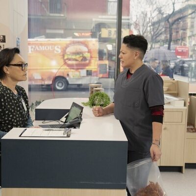 Sara Ramirez en 2x10 'La última cena, primera parte: aperitivo' de 'And Just Like That...'