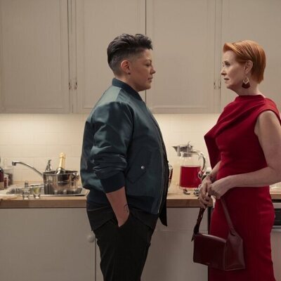 Sara Ramirez y Cynthia Nixon en 'La última cena, segunda parte: principal' de 'And Just Like That...'