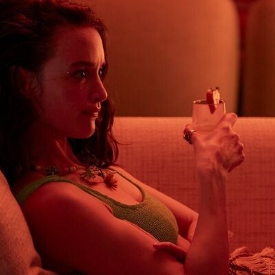 Charlotte Le Bon en Capítulo 5 titulado 'La fiesta de luna llena' de 'The White Lotus'