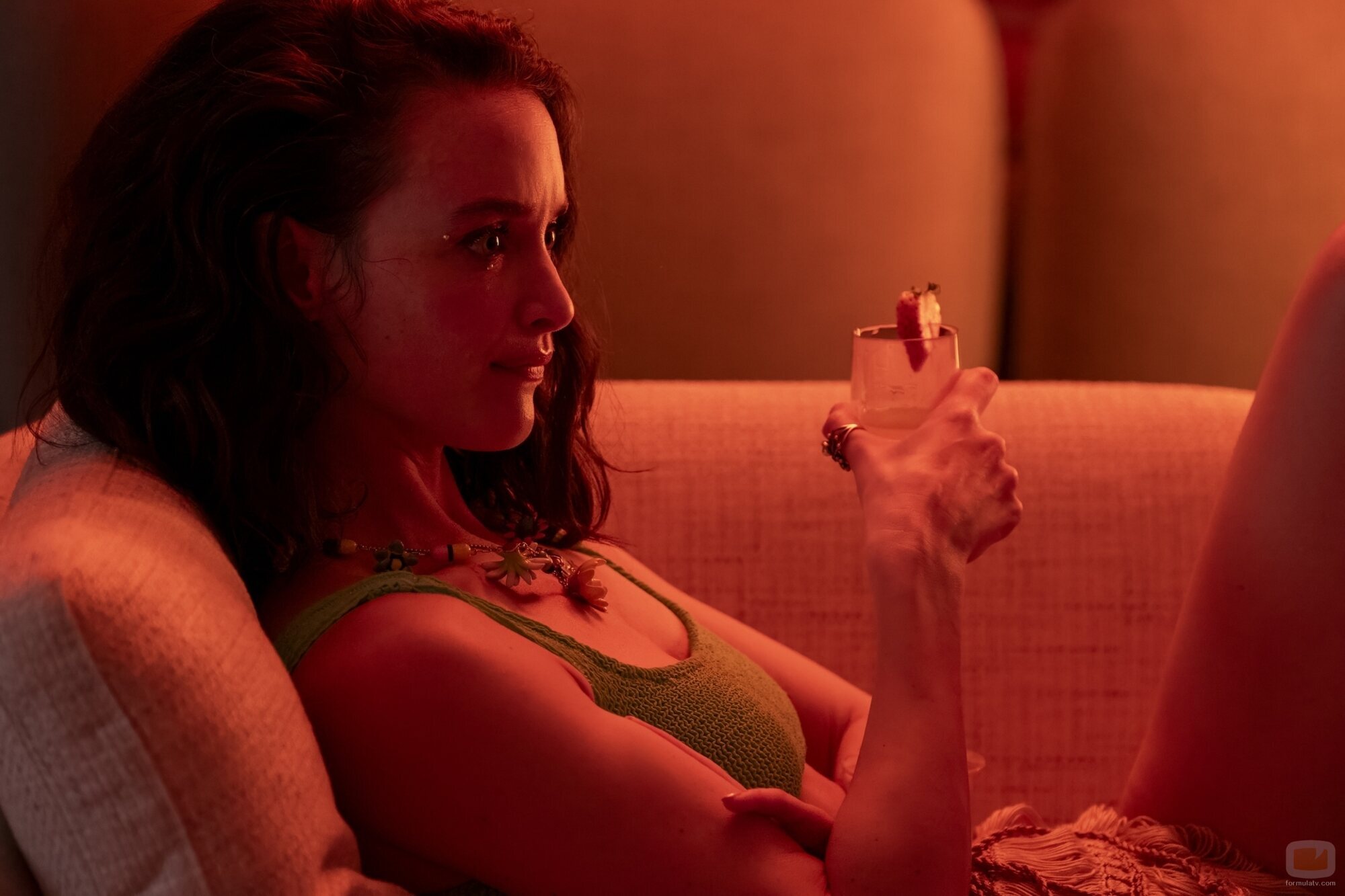 Charlotte Le Bon en Capítulo 5 titulado 'La fiesta de luna llena' de 'The White Lotus'