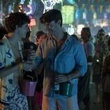 Patrick Schwarzenegger y Sam Nivola en 3x05 titulado 'La fiesta de luna llena' de 'The White Lotus'