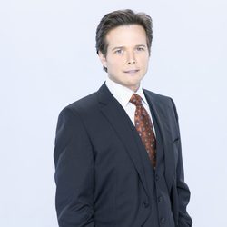 Scott Wolf en una foto promocional de 'V'