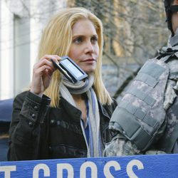 Elizabeth Mitchell en el piloto de 'V', la serie de ABC