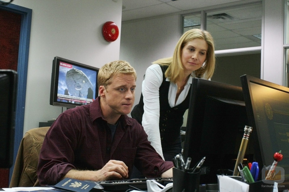 Elizabeth Mitchell en el capítulo piloto de 'V'