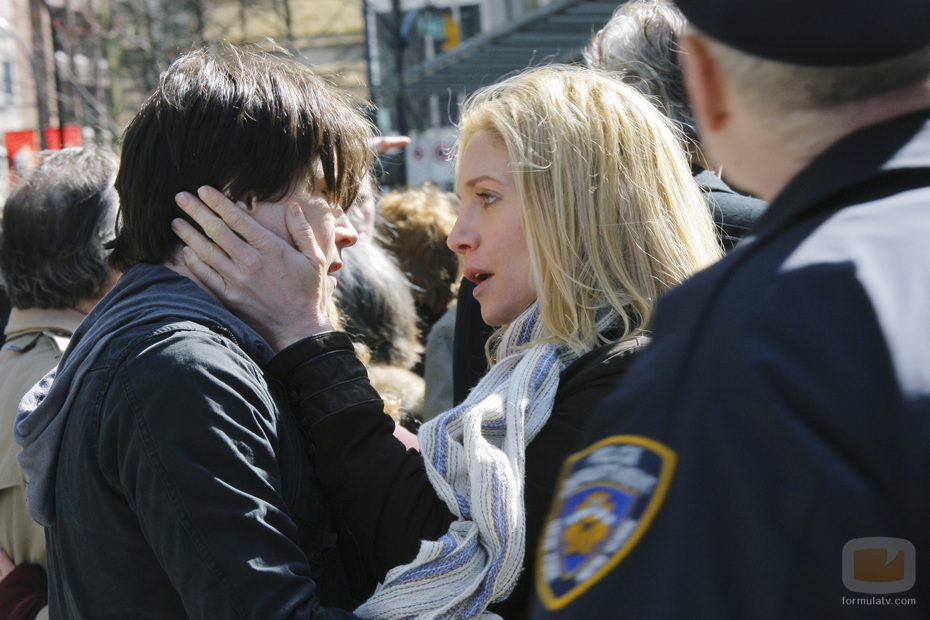 Elizabeth Mitchell y Logan Huffman