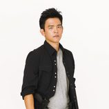 John Cho en una foto promocional de 'Flsah Forward'