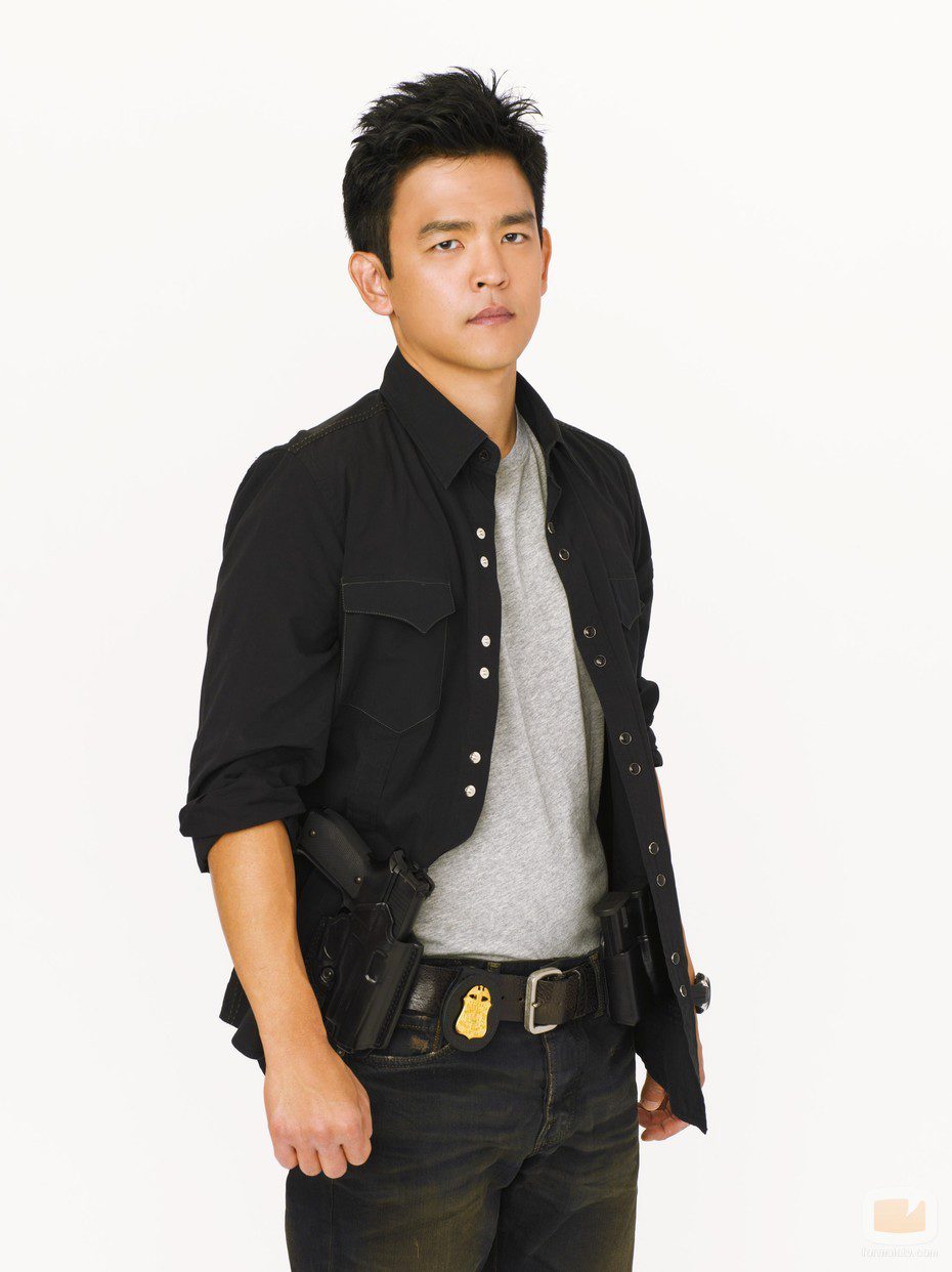 John Cho en una foto promocional de 'Flsah Forward'