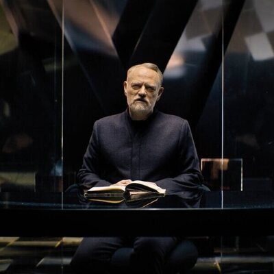 Jared Harris en 'La última emperatriz' de 'Foundation'