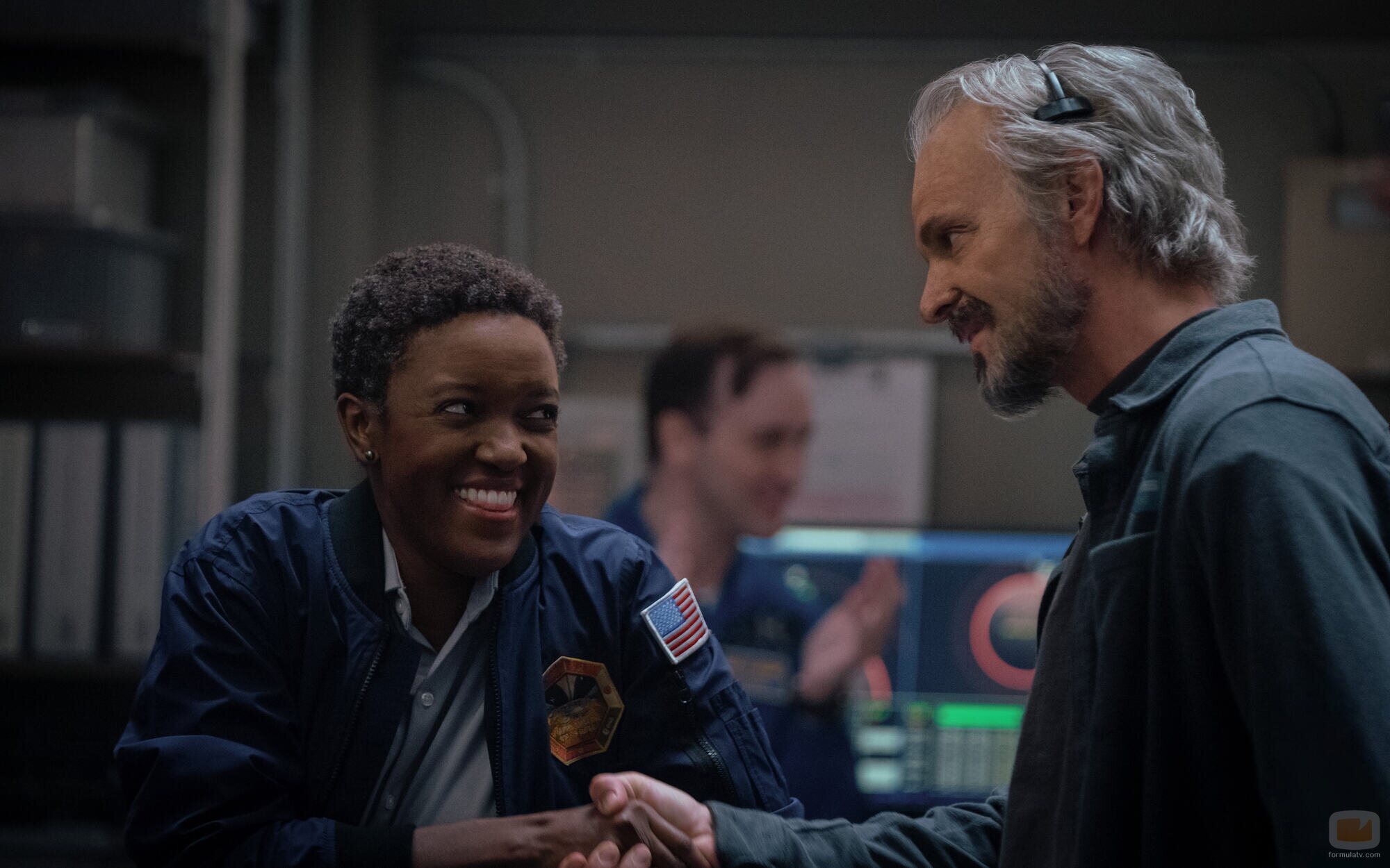 Joel Kinnaman y Krys Marshall en la temporada 4 y el capítulo 02 de 'Para toda la humanidad'