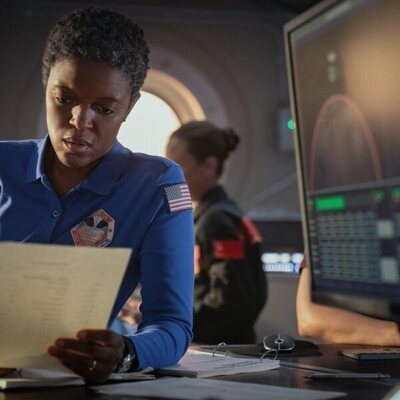 Krys Marshall en 4x05 titulado 'Ricitos de oro' de 'Para toda la humanidad'
