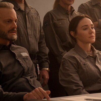 Joel Kinnaman y Tyner Rushing en 'Pasarse de la raya' de 'Para toda la humanidad'