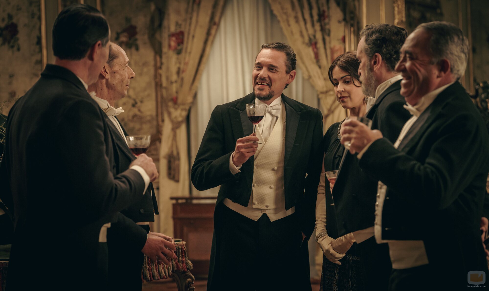 Verónica Sánchez en 1x01 'Capítulo 1' de 'La Favorita 1922'