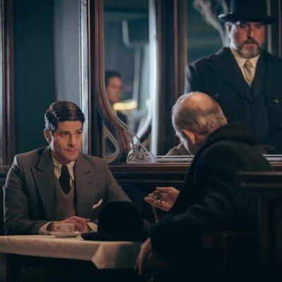 Luis Fernández 'Perla' en el 1x01 de 'La Favorita 1922'