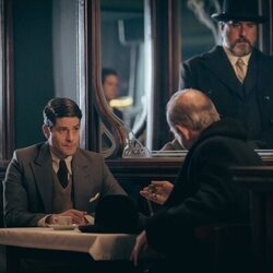 Luis Fernández 'Perla' en el 1x01 de 'La Favorita 1922'