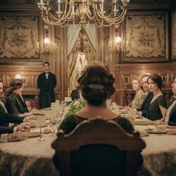 1x01 titulado 'Capítulo 1' de 'La Favorita 1922'