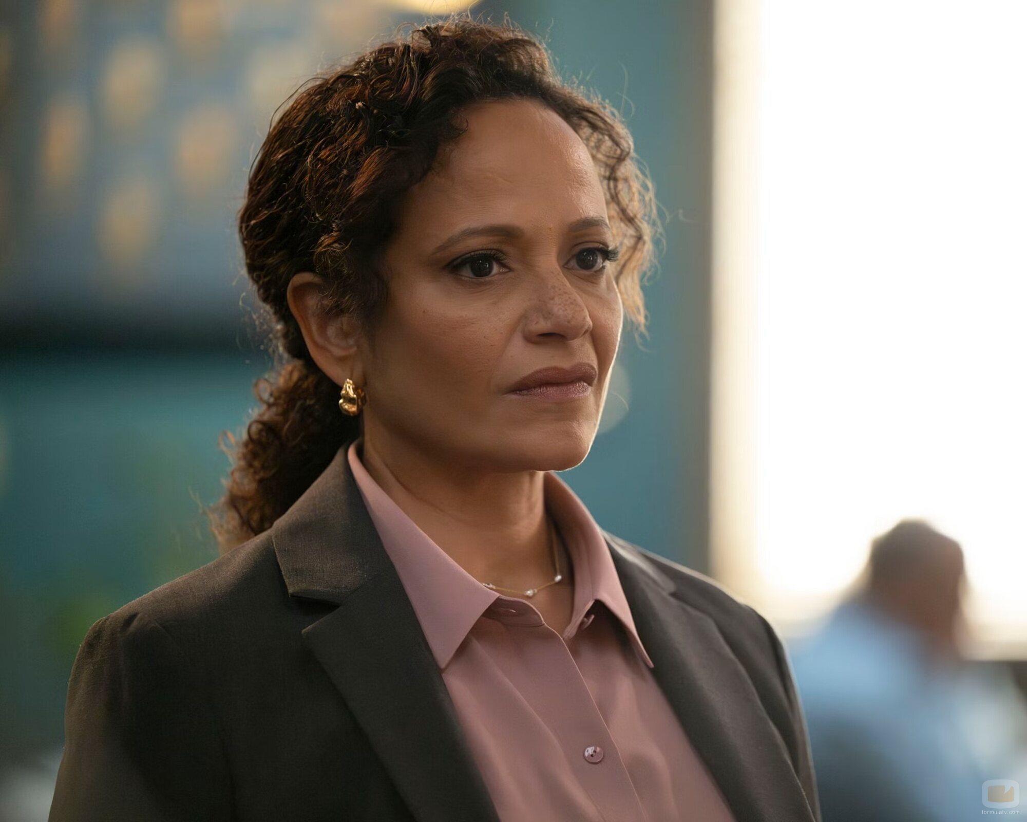 Judy Reyes en Capítulo 8 titulado 'Obsesión' de 'High Potential'